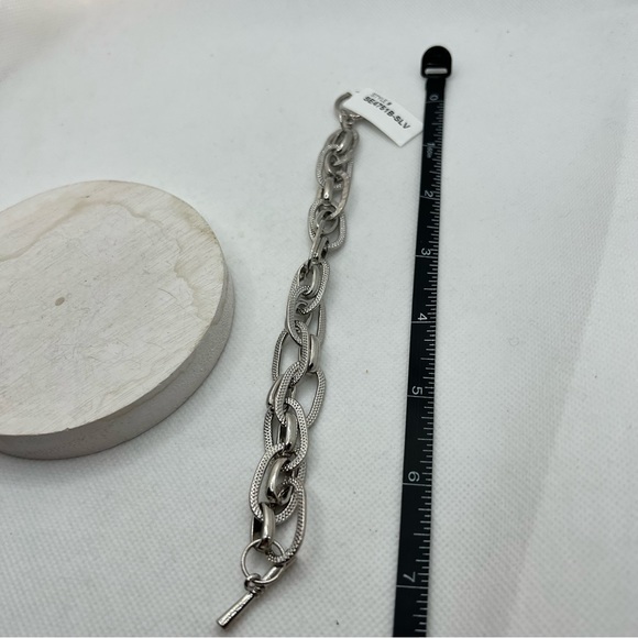 Adia Kibur Silver Link T Clasp Bracelet - Picture 3 of 7